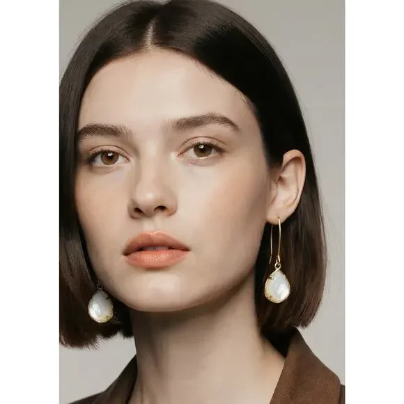 Kendra Scott Gold Tone Dee Drop Earrings In White Mother Of Pearl - Picture 1 of 8